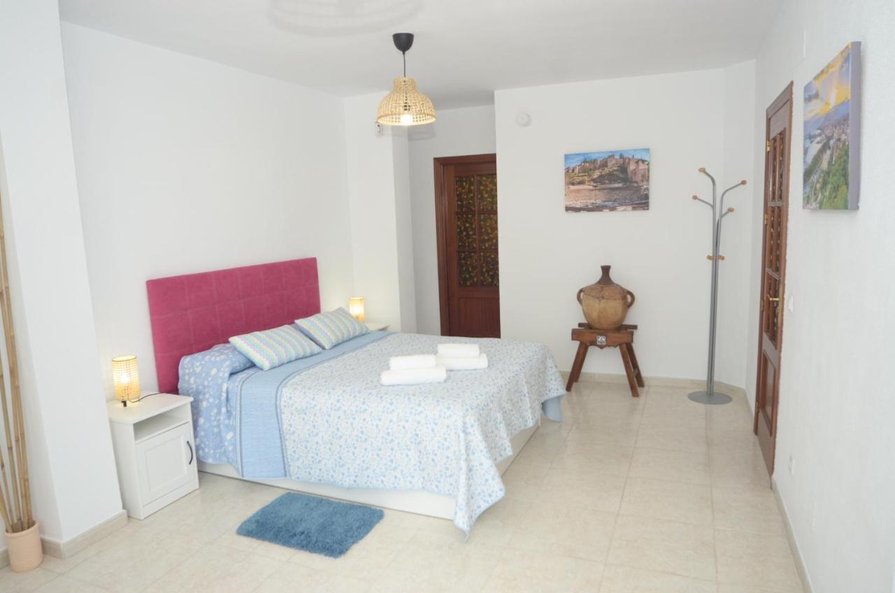 Habitacion Grande Con Terraza Privada, Malaga Centro Exterior photo